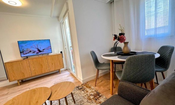 Revente - Apartment -
Torrevieja - Centro