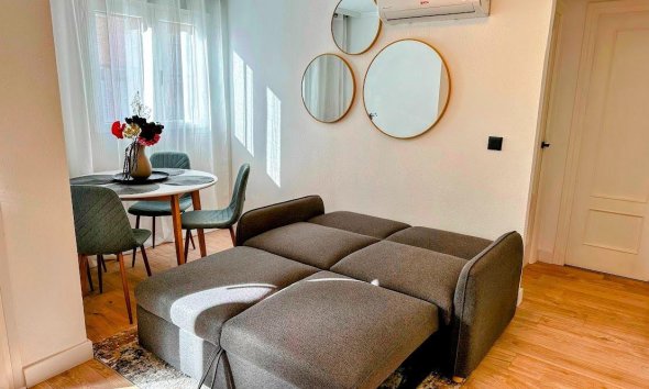 Revente - Apartment -
Torrevieja - Centro