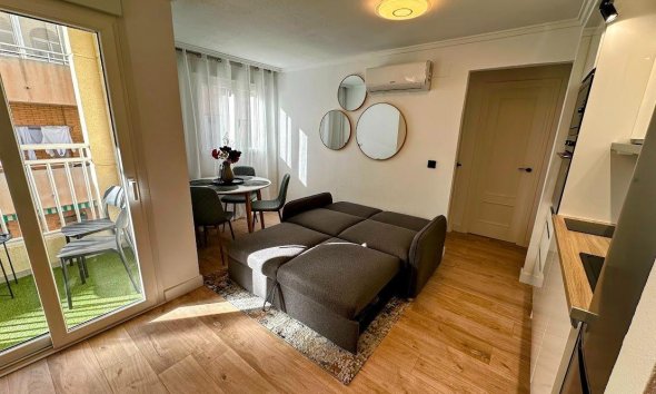 Revente - Apartment -
Torrevieja - Centro