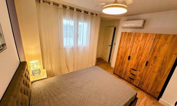 Revente - Apartment -
Torrevieja - Centro