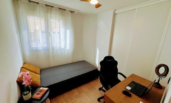 Revente - Apartment -
Torrevieja - Centro