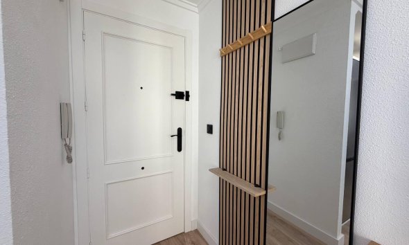 Revente - Apartment -
Torrevieja - Centro