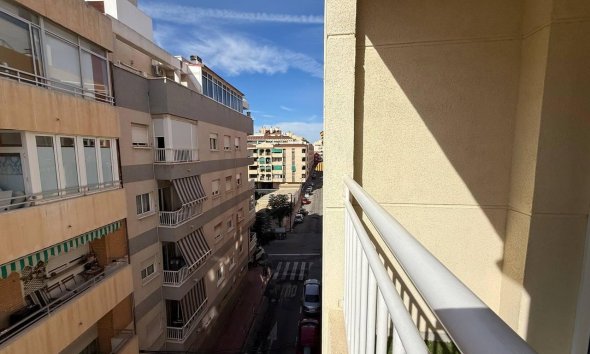 Revente - Apartment -
Torrevieja - Centro