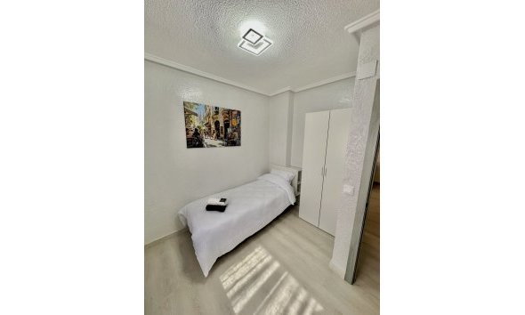 Revente - Apartment -
Torrevieja - Centro