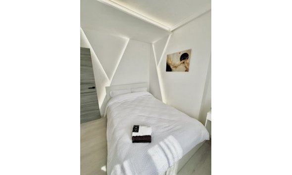 Revente - Apartment -
Torrevieja - Centro