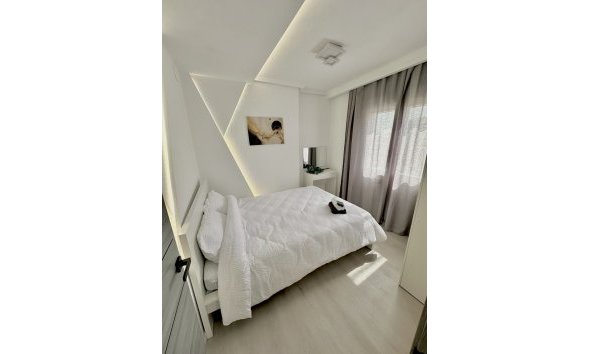 Revente - Apartment -
Torrevieja - Centro