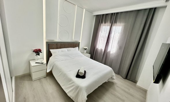 Revente - Apartment -
Torrevieja - Centro