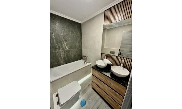 Revente - Apartment -
Torrevieja - Centro