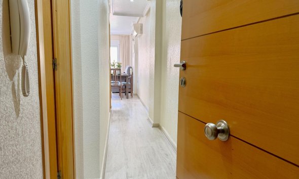 Revente - Apartment -
Torrevieja - El Molino