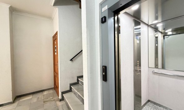 Revente - Apartment -
Torrevieja - Playa del Cura