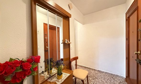 Revente - Apartment -
Torrevieja - Las Piscinas Naturales