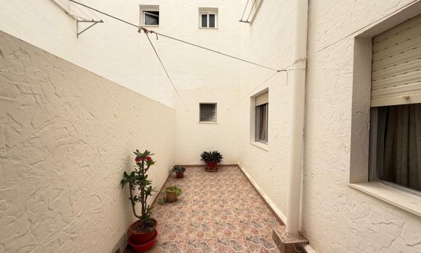 Revente - Apartment -
Torrevieja - Las Piscinas Naturales