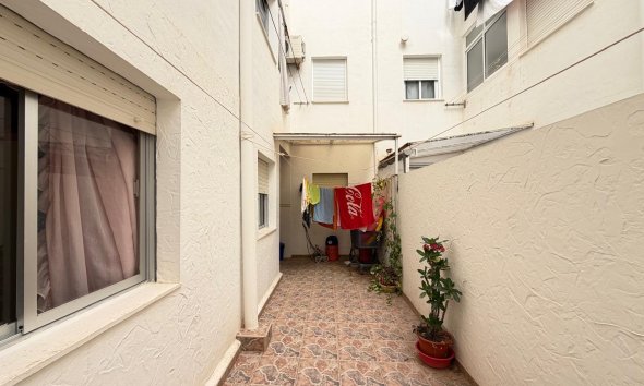 Revente - Apartment -
Torrevieja - Las Piscinas Naturales