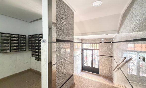 Revente - Apartment -
Torrevieja - Las Piscinas Naturales
