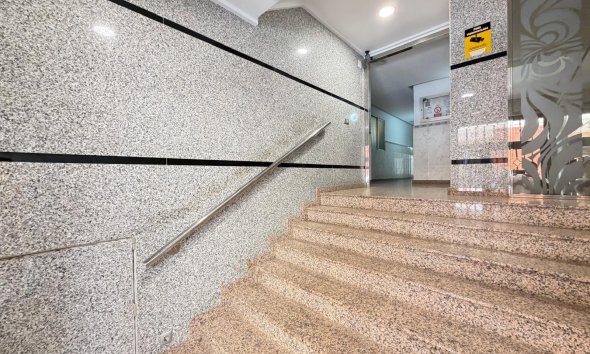 Revente - Apartment -
Torrevieja - Las Piscinas Naturales