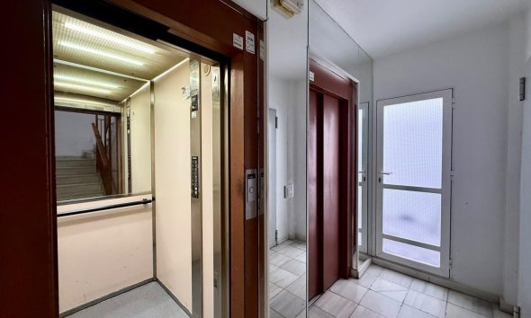 Revente - Apartment -
Torrevieja - Playa de los Locos