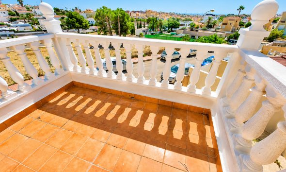 Revente - Villa -
Villamartin - Costa Blanca
