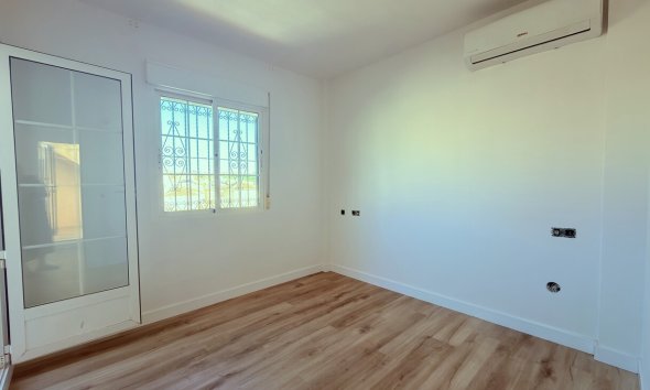 Revente - Semi Detached -
El Galan - Inland