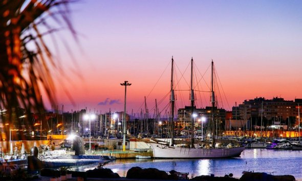 Revente - Apartment -
Torrevieja - Centro - Muelle Pesquero
