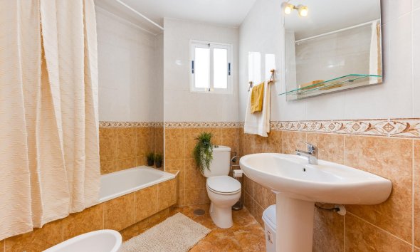 Revente - Apartment -
Torrevieja - Centro