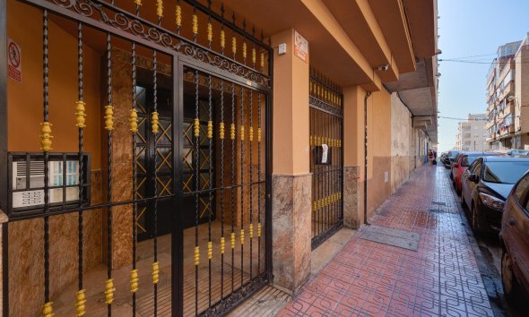 Revente - Apartment -
Torrevieja - Centro