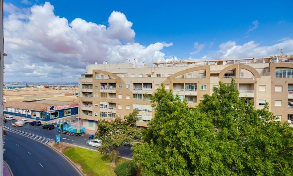 Revente - Apartment -
Torrevieja - Centro