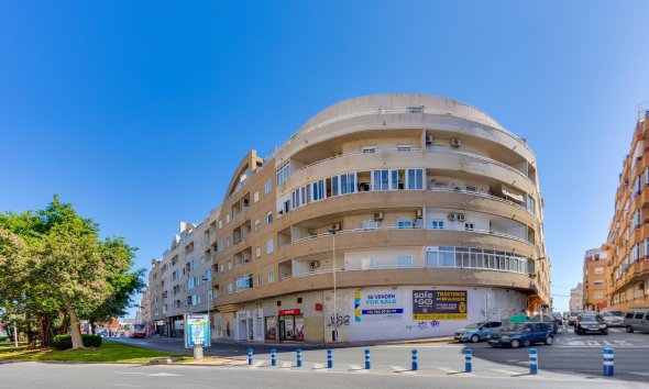 Revente - Apartment -
Torrevieja - Centro