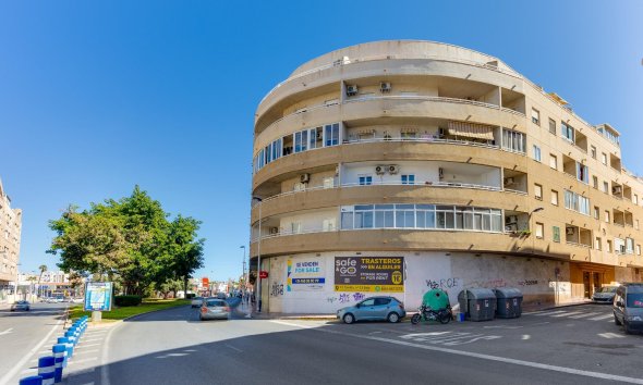 Revente - Apartment -
Torrevieja - Centro
