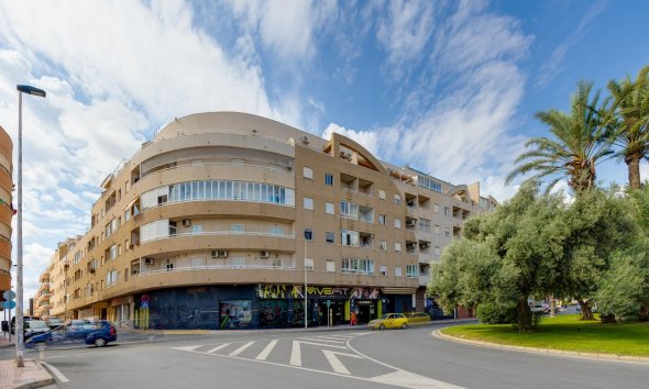 Revente - Apartment -
Torrevieja - Centro
