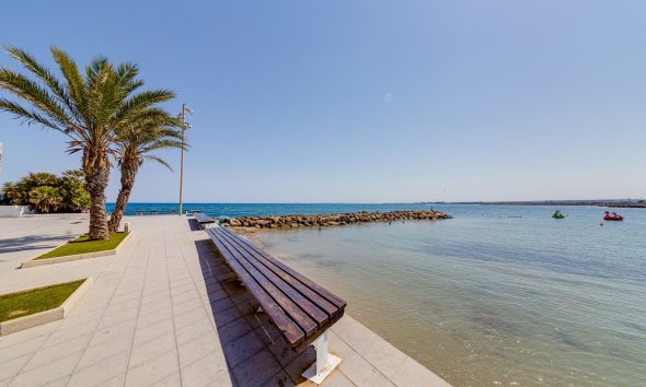 Revente - Apartment -
Torrevieja - Centro