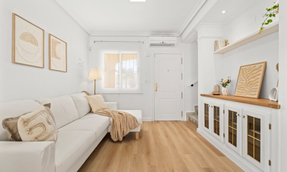 Revente - Town House -
Villamartin - Costa Blanca