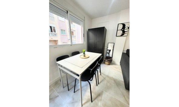 Reventa - Apartment -
Torrevieja - Centro