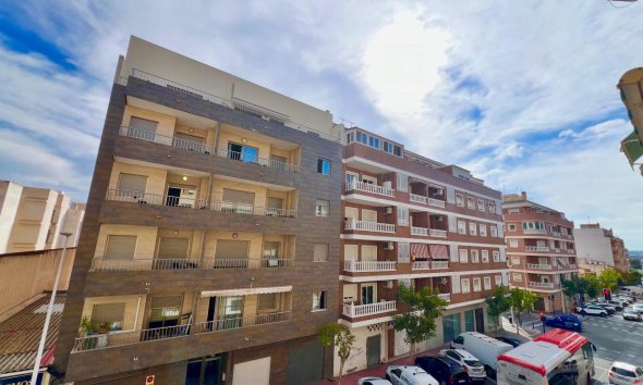 Revente - Apartment -
Torrevieja - Puerto Deportivo