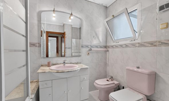 Revente - Apartment -
Torrevieja