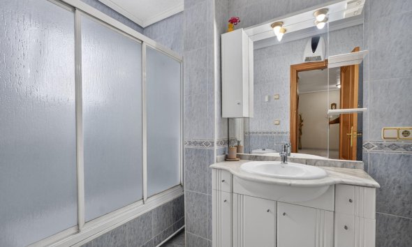 Revente - Apartment -
Torrevieja