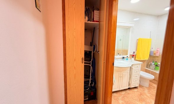 Revente - Apartment -
Torrevieja - Centro