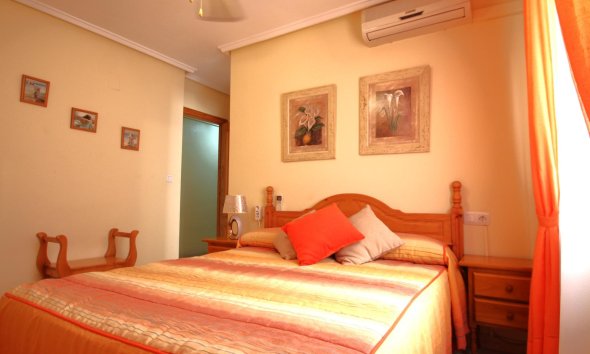 Revente - Apartment -
Torrevieja - Las Piscinas Naturales