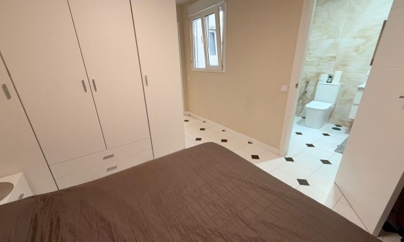 Revente - Apartment -
Torrevieja - Centro