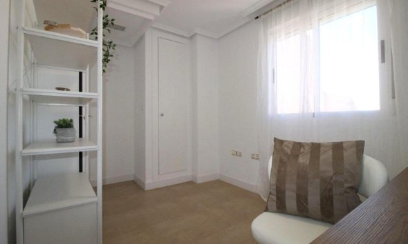 Revente - Apartment -
Torrevieja - Centro