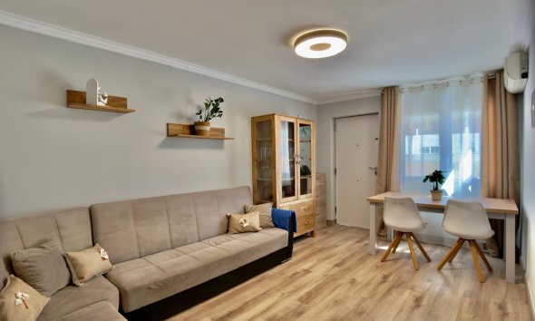 Revente - Villa -
Orihuela Costa - Costa Blanca