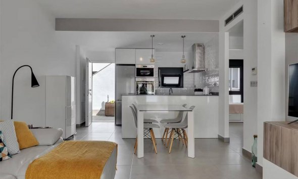 Resale - Bungalow -
Pilar de la Horadada - Zona Pueblo