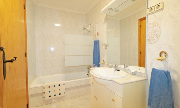 Revente - Attique -
Torrevieja - Habaneras