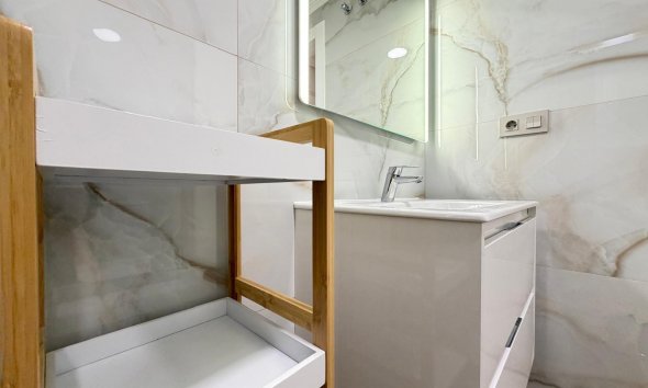 Revente - Apartment -
Torrevieja - Centro