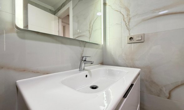 Revente - Apartment -
Torrevieja - Centro