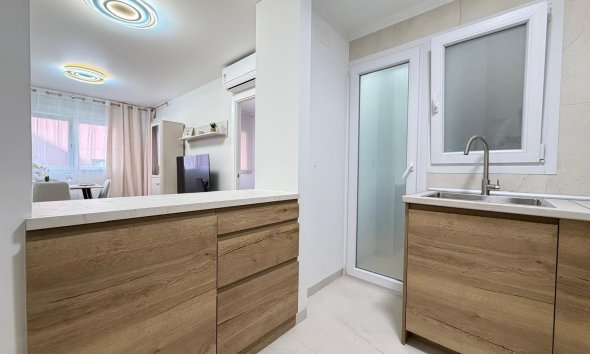 Revente - Apartment -
Torrevieja - Centro