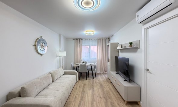 Revente - Apartment -
Torrevieja - Centro