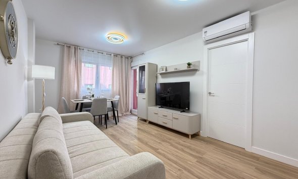 Revente - Apartment -
Torrevieja - Centro