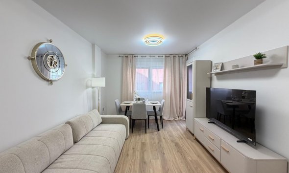 Revente - Apartment -
Torrevieja - Centro
