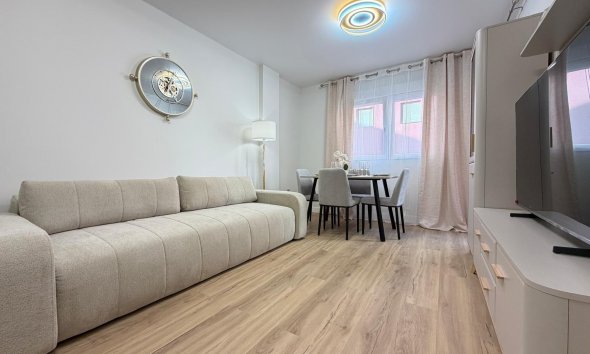 Revente - Apartment -
Torrevieja - Centro