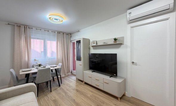 Revente - Apartment -
Torrevieja - Centro